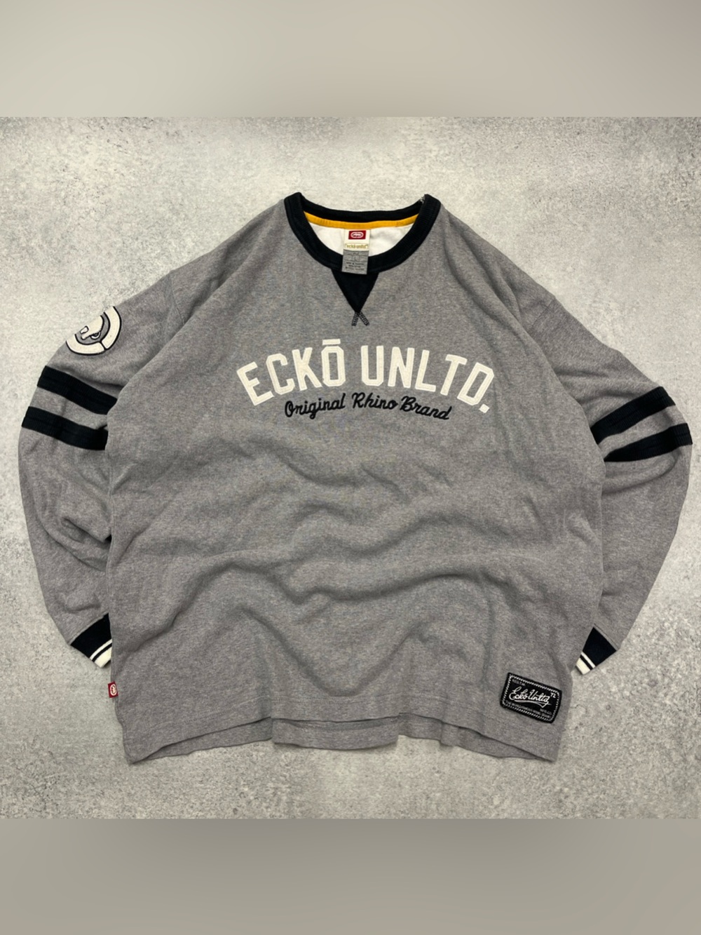 vintage y2k Ecko Unltd. gray long sleeve rhino patch knit pullover sweatshirt